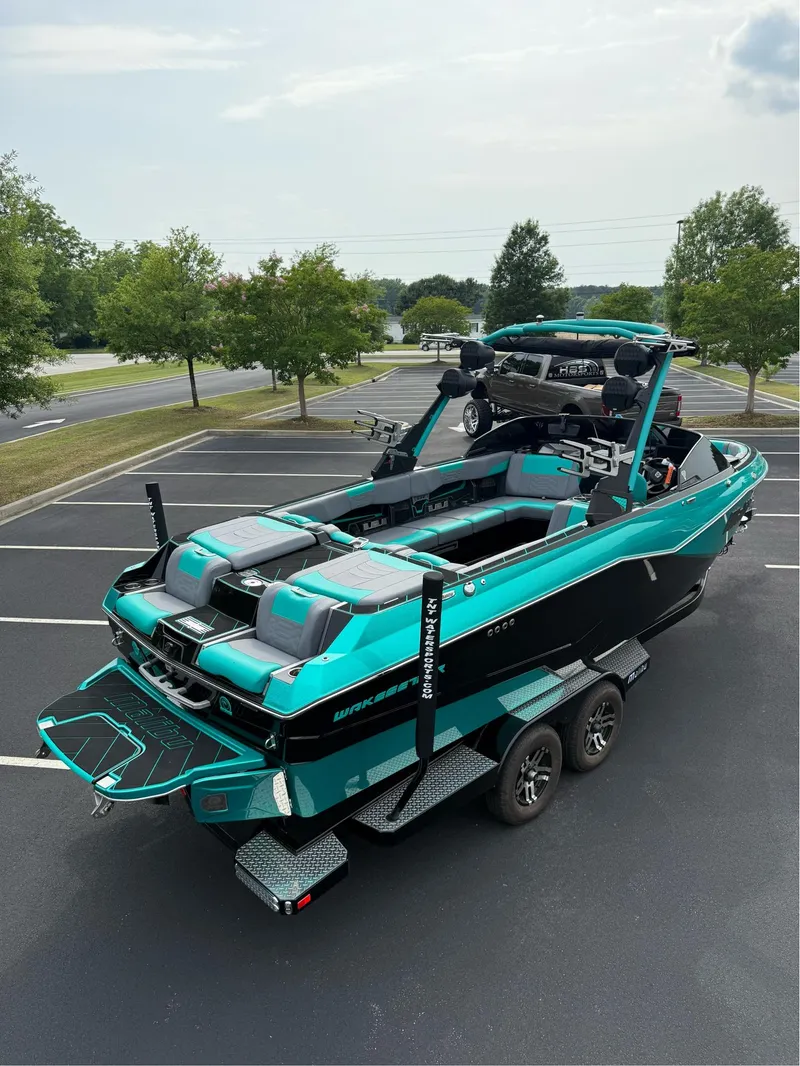 Slide: The Image of Malibu Wakesetter 25 LSV 2023 - 9