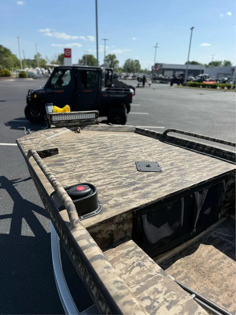 Slide: The Image of Excel 1651 Viper F4 2025 - 6