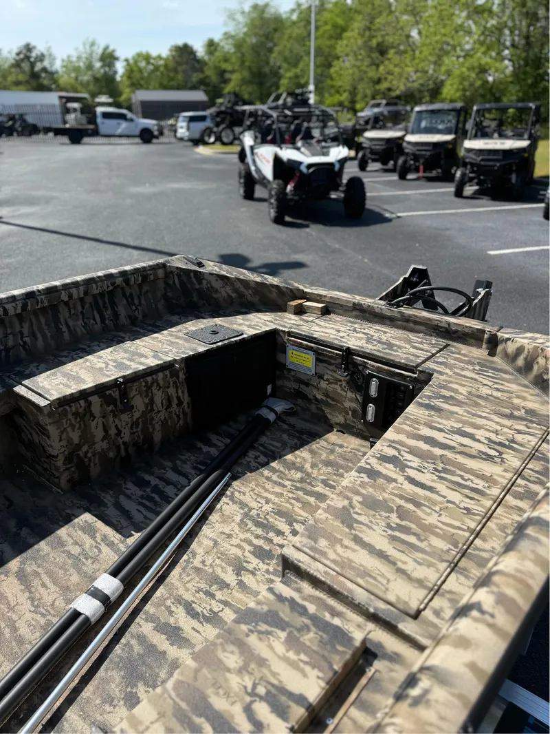 Slide: The Image of Excel 1651 Viper F4 2025 - 7