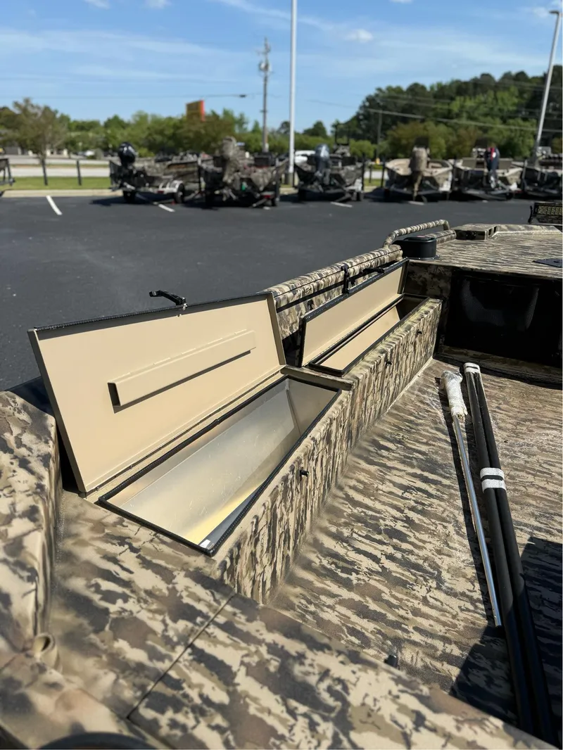 Slide: The Image of Excel 1651 Viper F4 2025 - 8