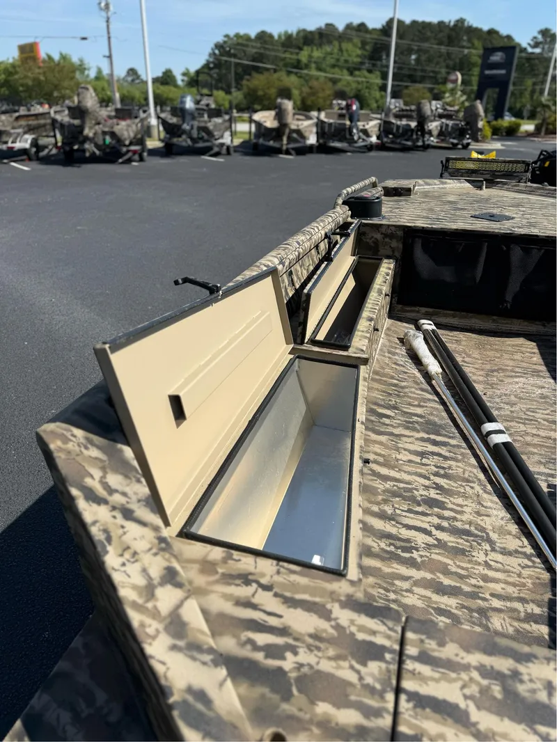 Slide: The Image of Excel 1651 Viper F4 2025 - 9