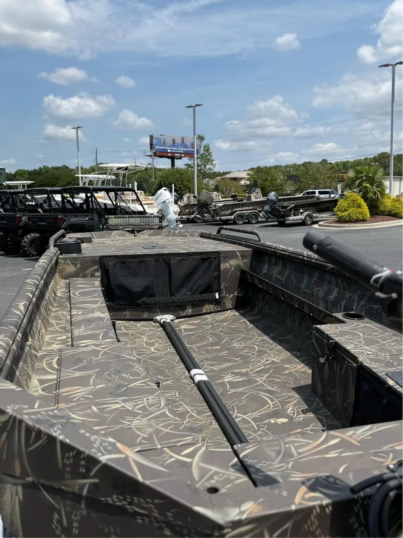 Slide: The Image of Excel 1751 Viper F4 2025 - 12