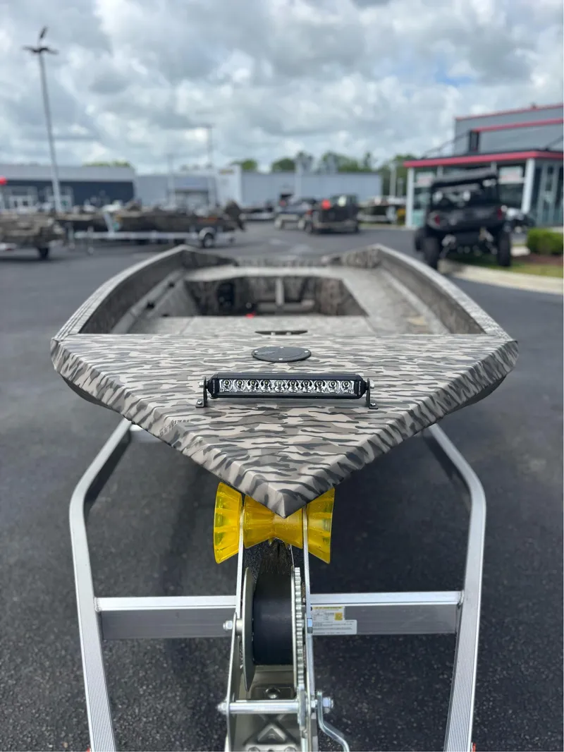 Slide: The Image of Edge Boats 653 2025 - 12