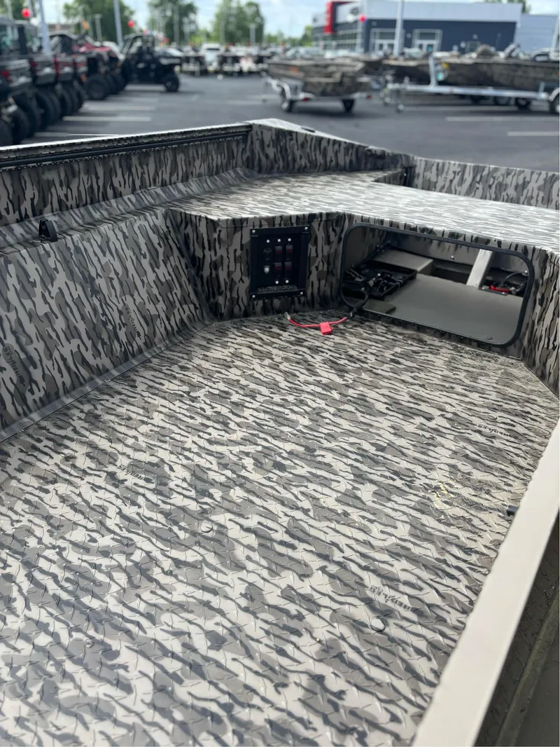 Slide: The Image of Edge Boats 653 2025 - 18