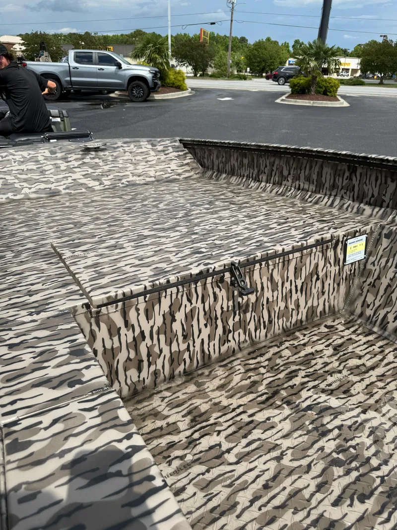 Slide: The Image of Edge Boats 653 2025 - 19