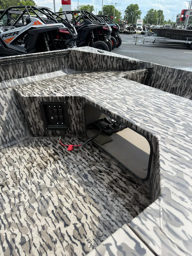 Slide: The Image of Edge Boats 653 2025 - 22