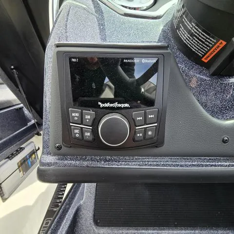 Slide: The Image of Lund 189 Tyee GL 2025 - 11