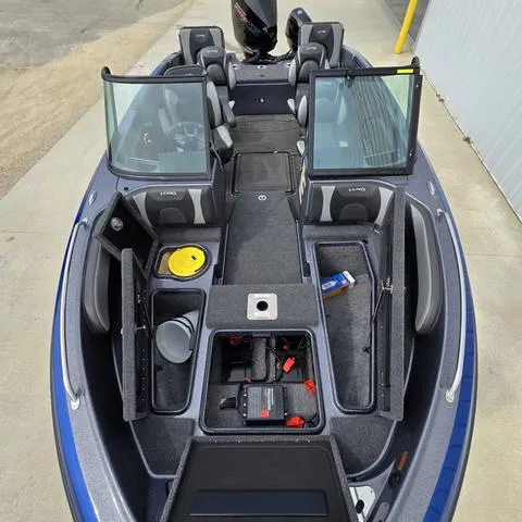 Slide: The Image of Lund 189 Tyee GL 2025 - 7