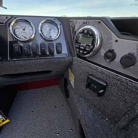 Slide: The Image of Lund 1675 Adventure Sport 2024 - 10