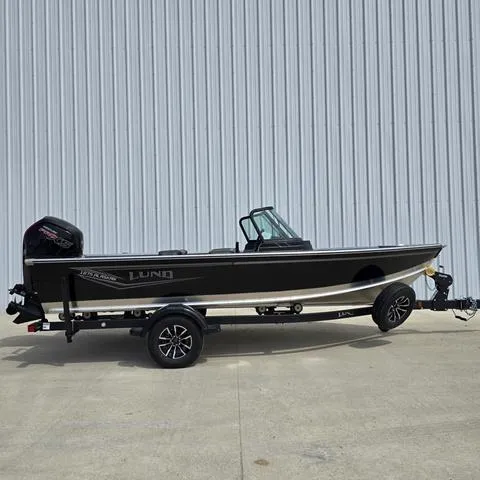 Slide: The Image of Lund 1875 Alaskan Sport 2025 - 1