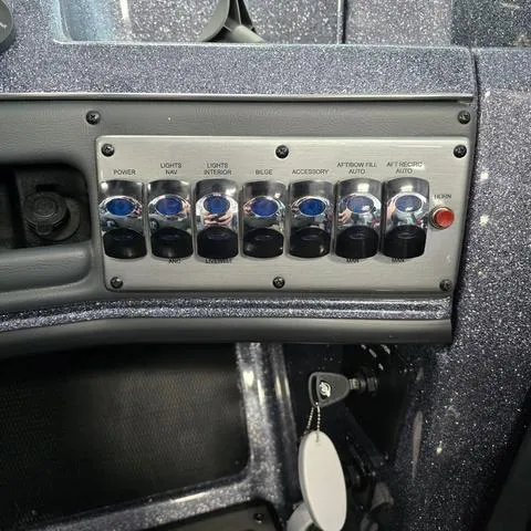 Slide: The Image of Lund 189 Tyee GL 2025 - 11