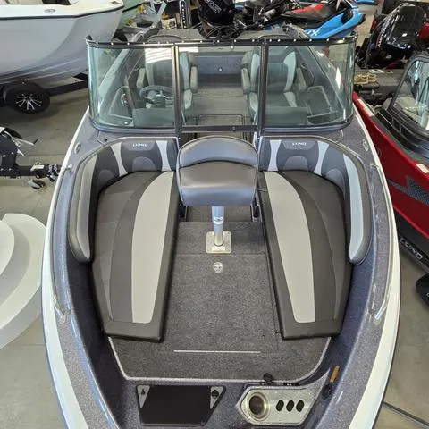 Slide: The Image of Lund 189 Tyee GL 2025 - 4