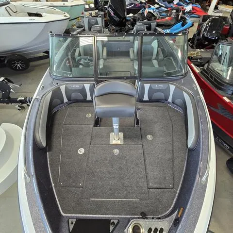 Slide: The Image of Lund 189 Tyee GL 2025 - 5