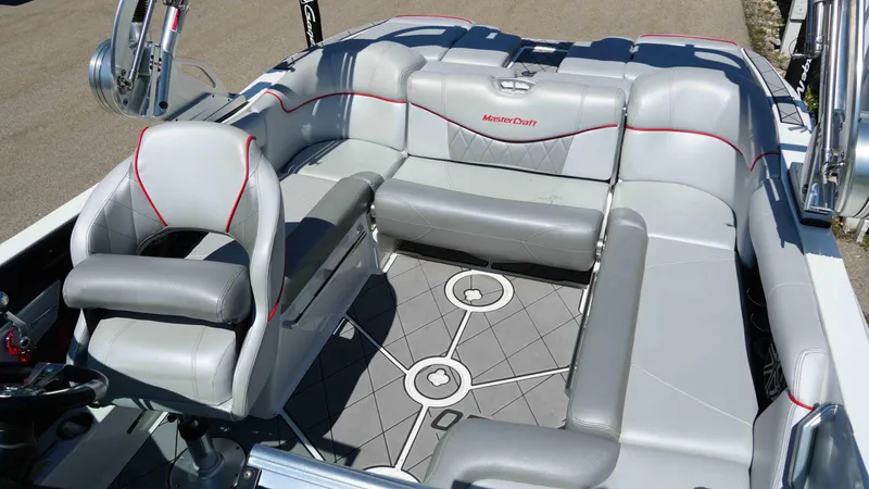 Slide: The Image of MasterCraft X20 2015 - 12