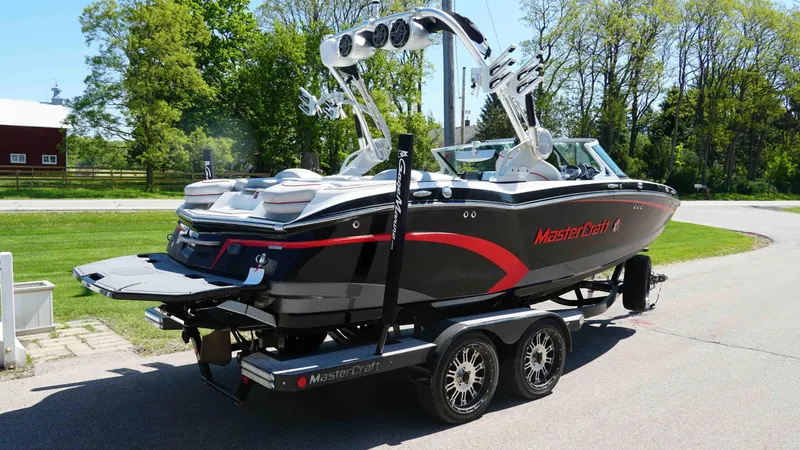 Slide: The Image of MasterCraft X20 2015 - 3