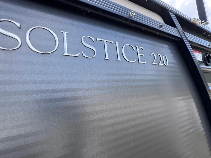 Slide: The Image of Harris Solstice 220 w/ Mecury VERADO 250 2017 - 10