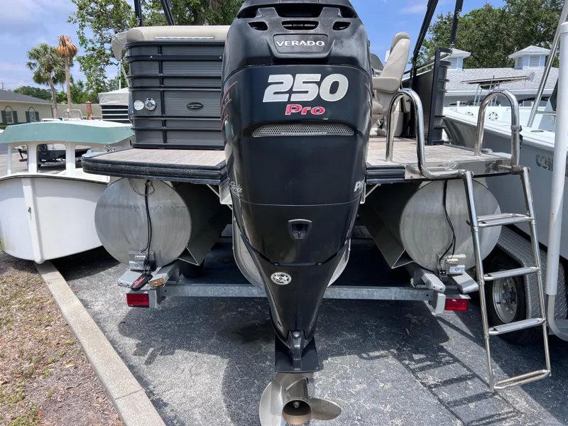 Slide: The Image of Harris Solstice 220 w/ Mecury VERADO 250 2017 - 13