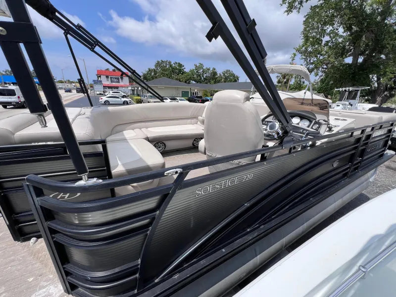 Slide: The Image of Harris Solstice 220 w/ Mecury VERADO 250 2017 - 14