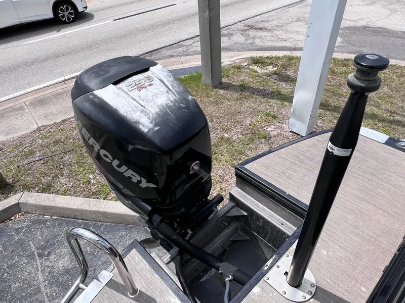 Slide: The Image of Harris Solstice 220 w/ Mecury VERADO 250 2017 - 16