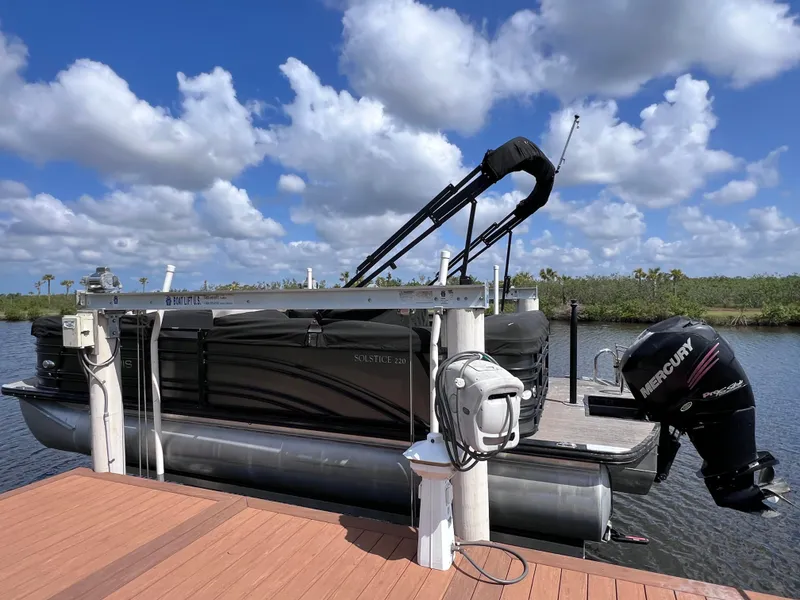 Slide: The Image of Harris Solstice 220 w/ Mecury VERADO 250 2017 - 2