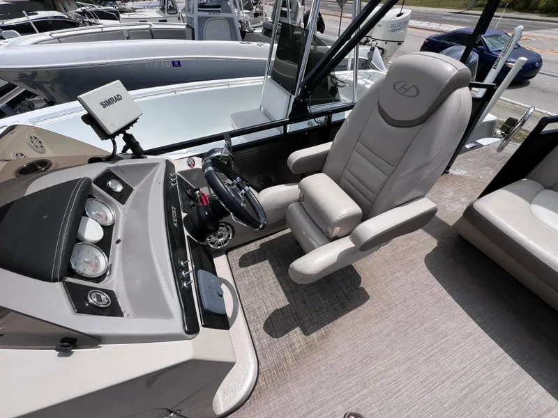 Slide: The Image of Harris Solstice 220 w/ Mecury VERADO 250 2017 - 20