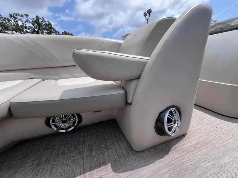 Slide: The Image of Harris Solstice 220 w/ Mecury VERADO 250 2017 - 27