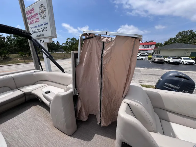 Slide: The Image of Harris Solstice 220 w/ Mecury VERADO 250 2017 - 28