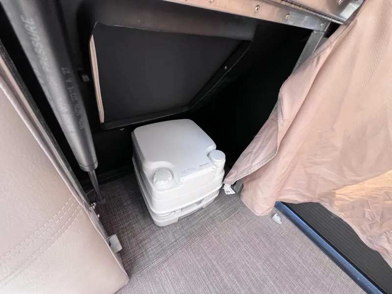 Slide: The Image of Harris Solstice 220 w/ Mecury VERADO 250 2017 - 29