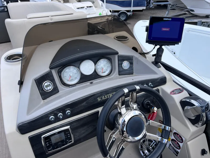 Slide: The Image of Harris Solstice 220 w/ Mecury VERADO 250 2017 - 33