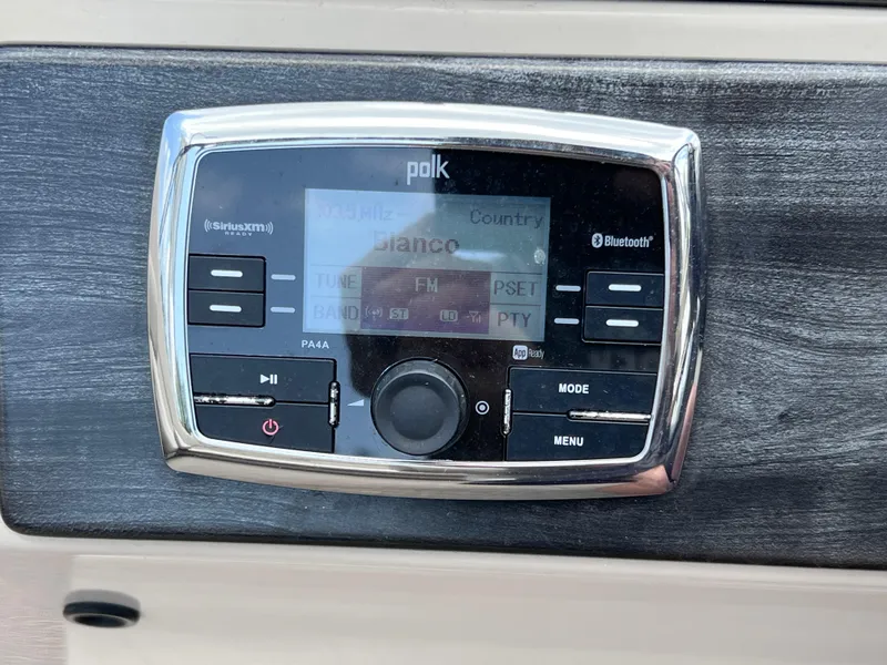 Slide: The Image of Harris Solstice 220 w/ Mecury VERADO 250 2017 - 39