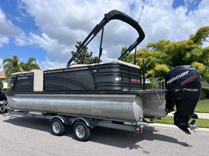 Slide: The Image of Harris Solstice 220 w/ Mecury VERADO 250 2017 - 4