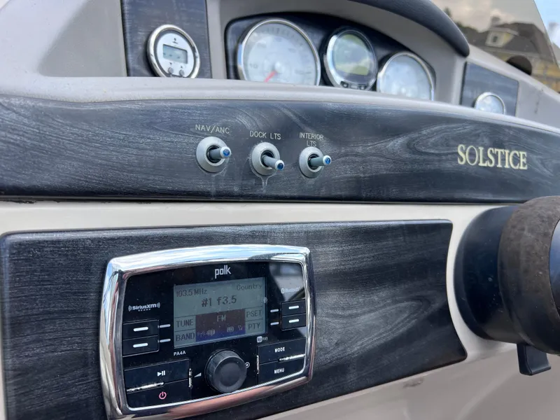 Slide: The Image of Harris Solstice 220 w/ Mecury VERADO 250 2017 - 43