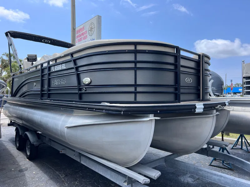 Slide: The Image of Harris Solstice 220 w/ Mecury VERADO 250 2017 - 5