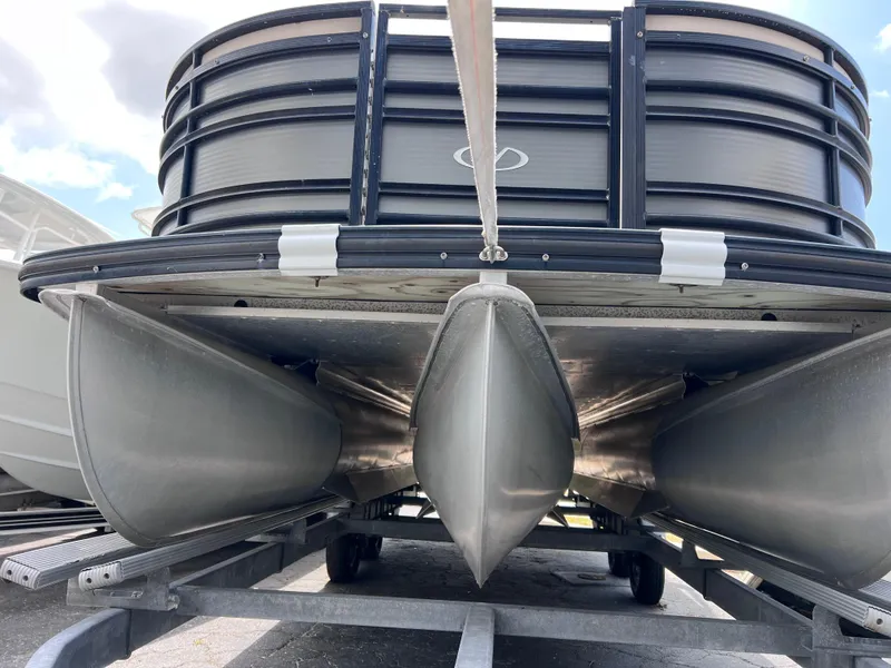 Slide: The Image of Harris Solstice 220 w/ Mecury VERADO 250 2017 - 6