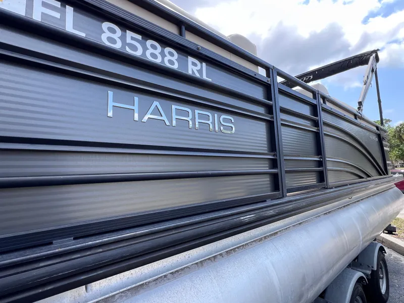 Slide: The Image of Harris Solstice 220 w/ Mecury VERADO 250 2017 - 9