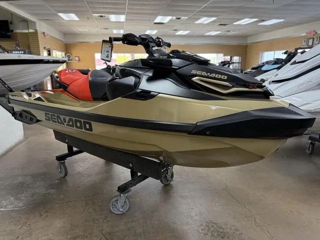 Slide: The Image of Sea-Doo RXT-X 2025 - 3