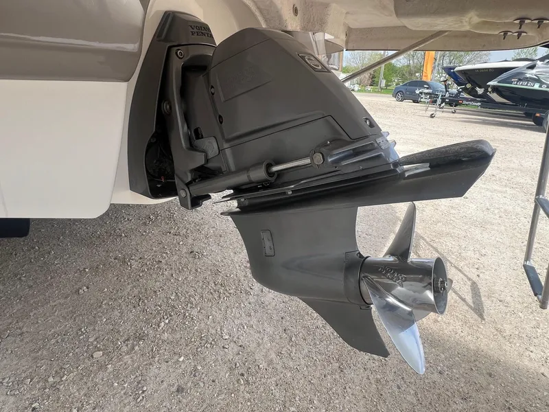 Slide: The Image of 2008 Chaparral 220 SSi boat with Volvo Penta outdrive and propeller. - 7