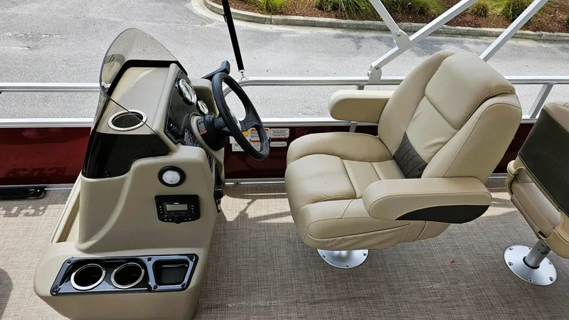 Slide: The Image of Captain's seat and console of 2025 Sun Tracker Bass Buggy 18 DLX pontoon boat. - 9