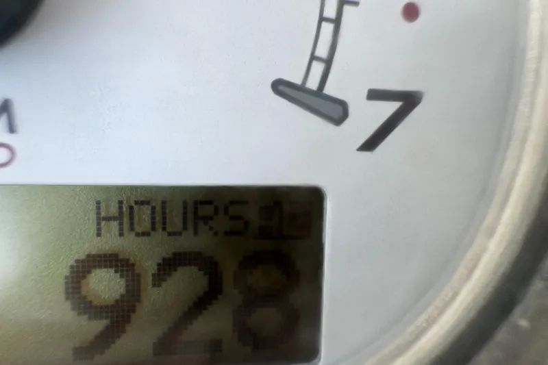 Slide: The Image of Hour meter showing 928 hours on Ocean Runner 2900, 2015 model. - 20