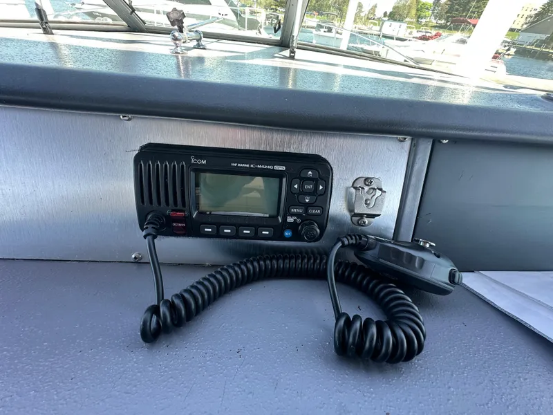 Slide: The Image of VHF radio on 1990 Sea Ray 310 Sundancer boat dashboard. - 25