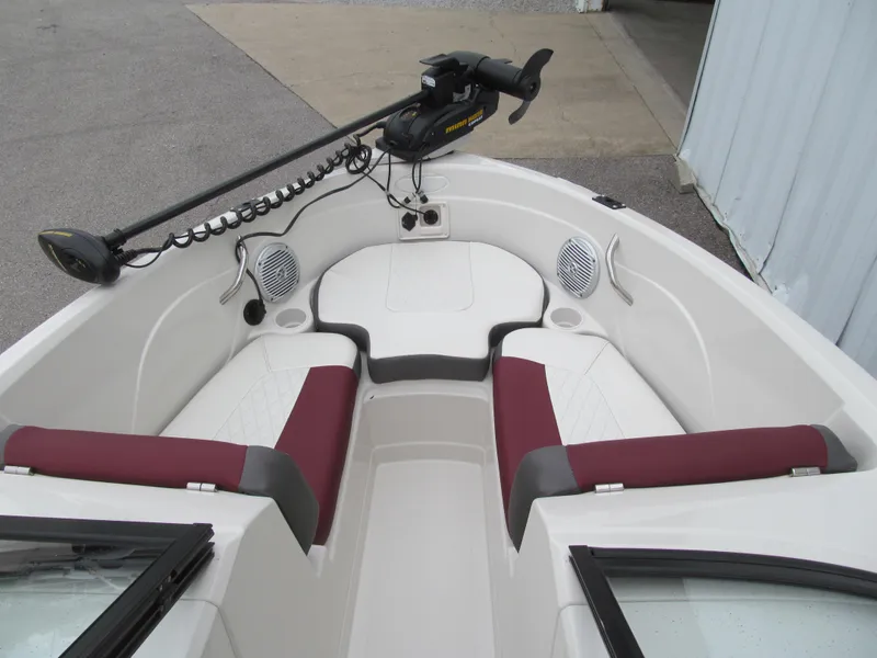 Slide: The Image of 2016 Tahoe 550 TF boat interior with seating and trolling motor. - 7