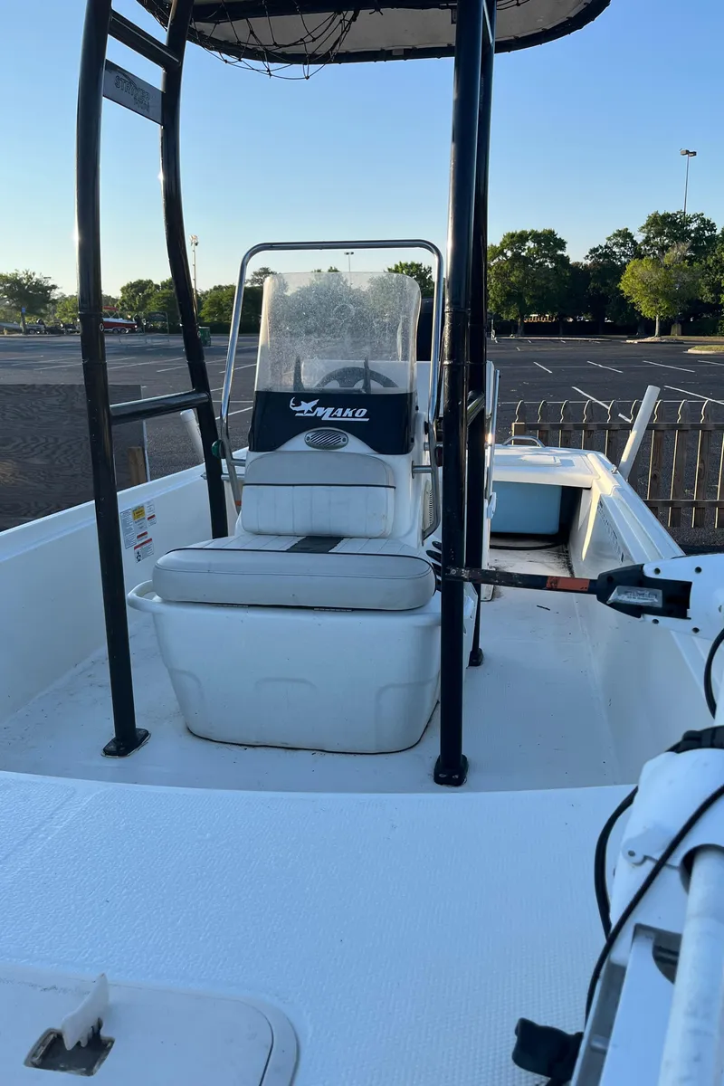 Slide: The Image of 2015 Mako Pro Skiff 17 CC boat interior with console and seating. - 3