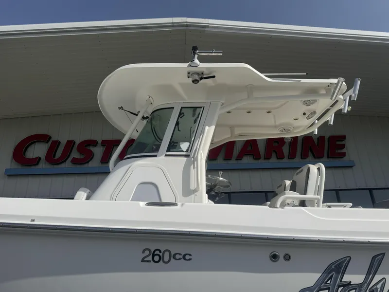 Slide: The Image of 2007 Everglades 260CC boat at Custom Marine dealership. - 2