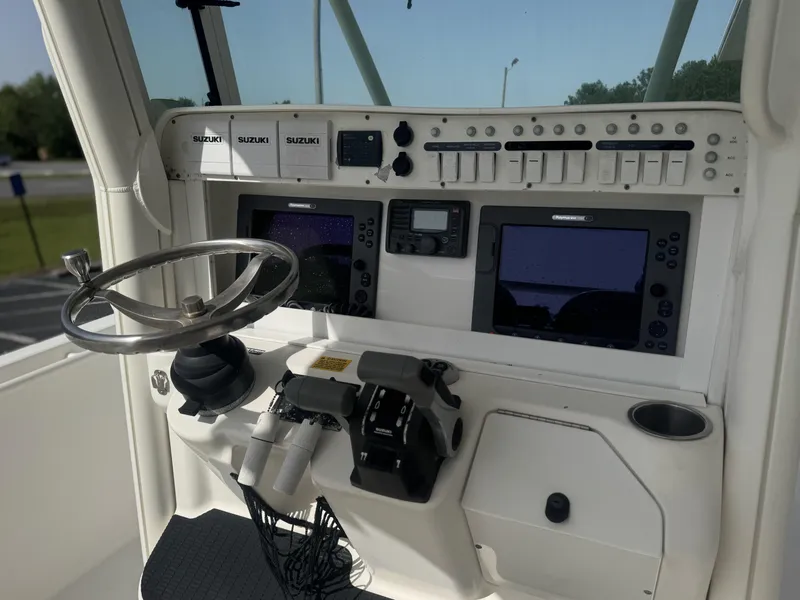 Slide: The Image of 2007 Everglades 260CC boat dashboard with steering wheel and navigation controls. - 5