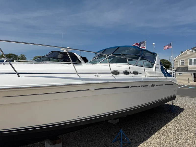 Slide: The Image of 1995 Sea Ray 400 Express Cruiser boat on display, featuring sleek design and American flags. - 7