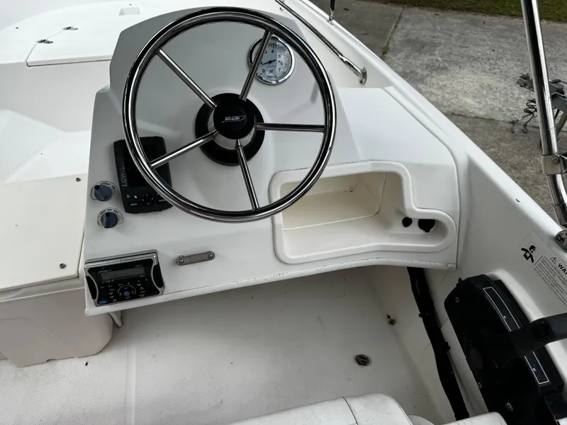 Slide: The Image of 2013 Boston Whaler 150 Super Sport - 11