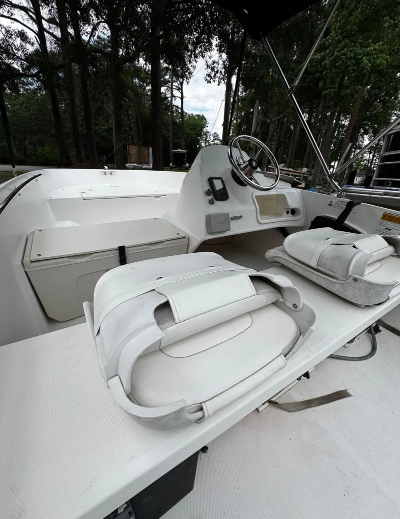 Slide: The Image of 2013 Boston Whaler 150 Super Sport - 23