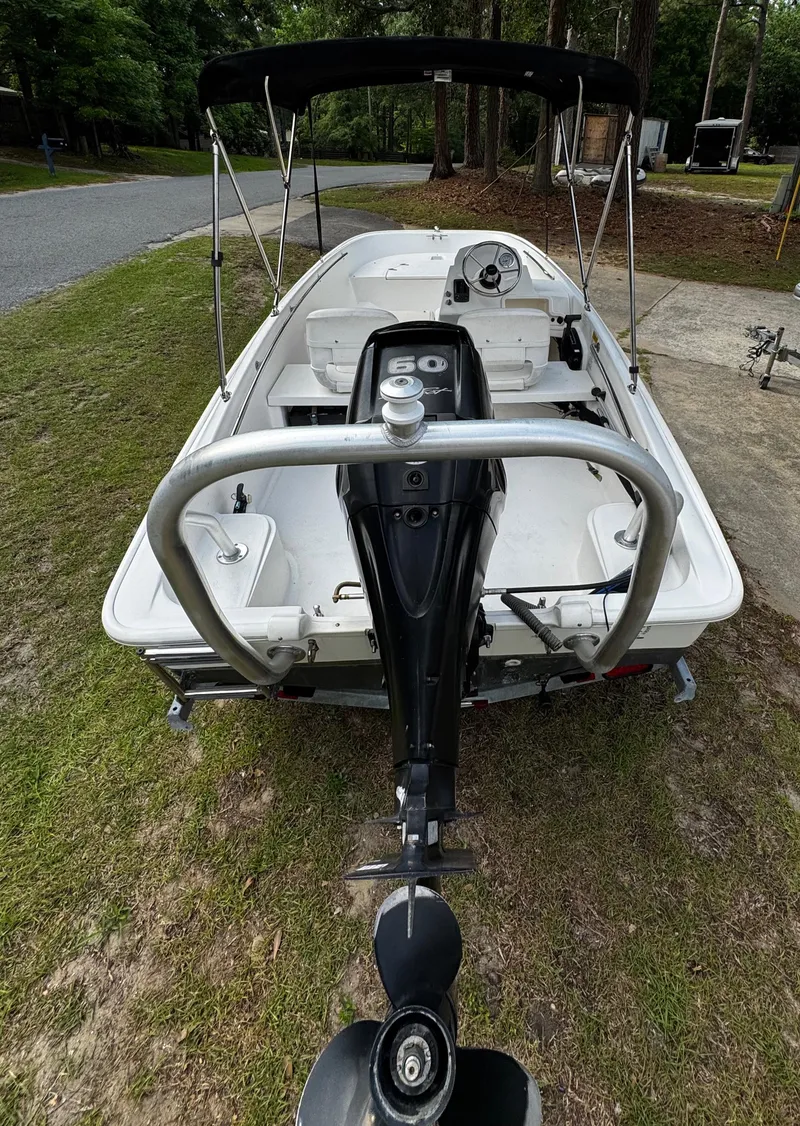 Slide: The Image of 2013 Boston Whaler 150 Super Sport - 6