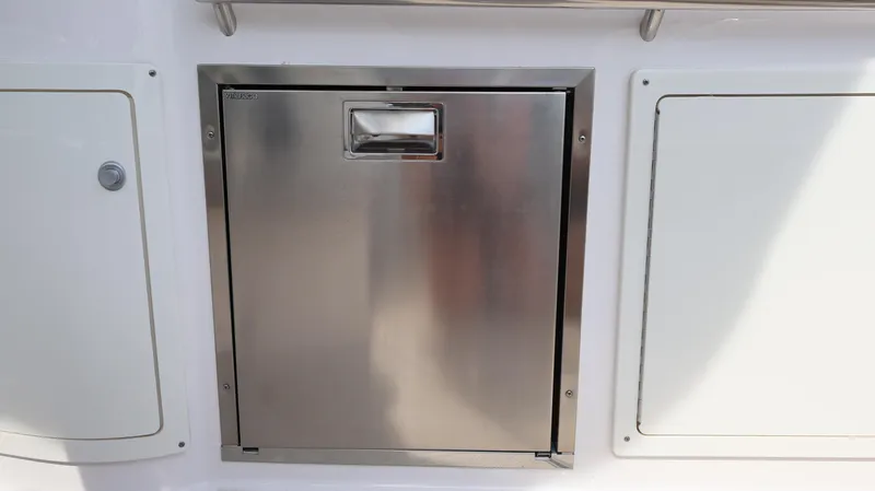 Slide: The Image of Stainless steel compartment on 2021 Regal 33 XO boat. - 40