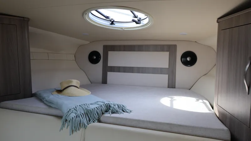 Slide: The Image of Regal 33 XO 2021 - 53